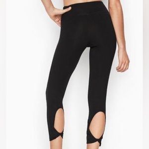 NWOT VS Sport Keyhole Capri